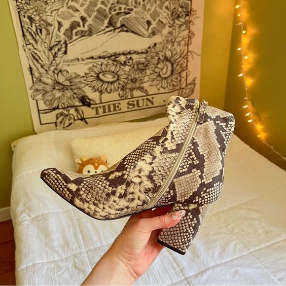 NWOT✨ Steve Madden Snake Print Tristine Ankle Booties 🐍🩶 - Picture 4 of 5